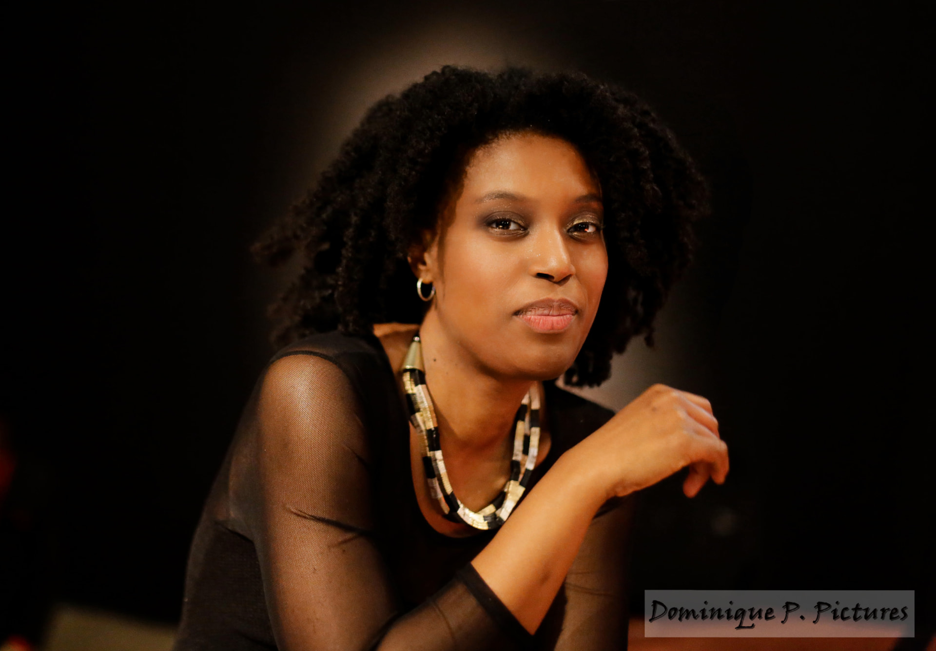 Collier de nacre — Portrait — clair-obscur, octobre 2015