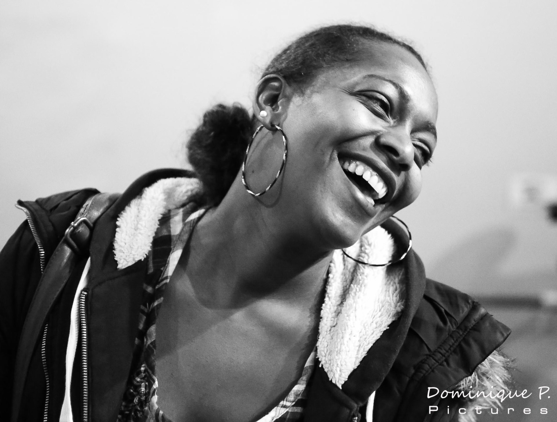 Éclat de rire — Portrait noir et blanc, janvier 2015