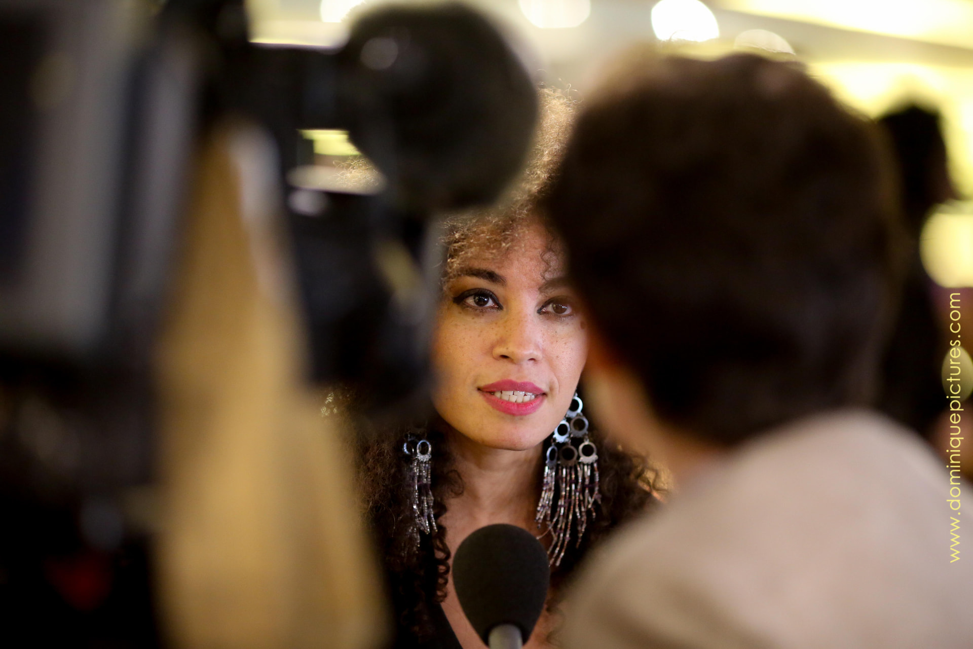 Meghanne - Face aux micros — Reportage — interview