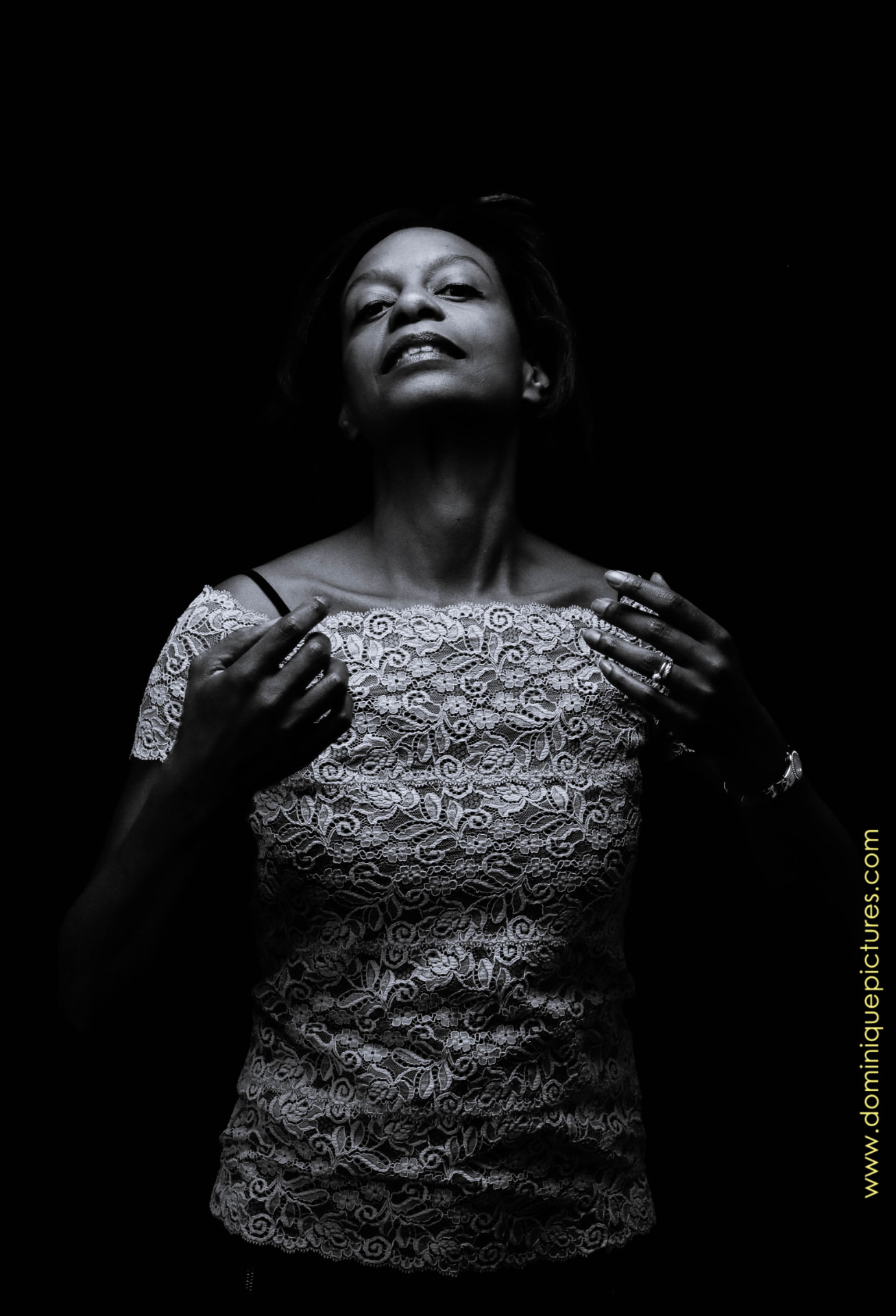 Dentelle — Portrait studio, clair-obscur
