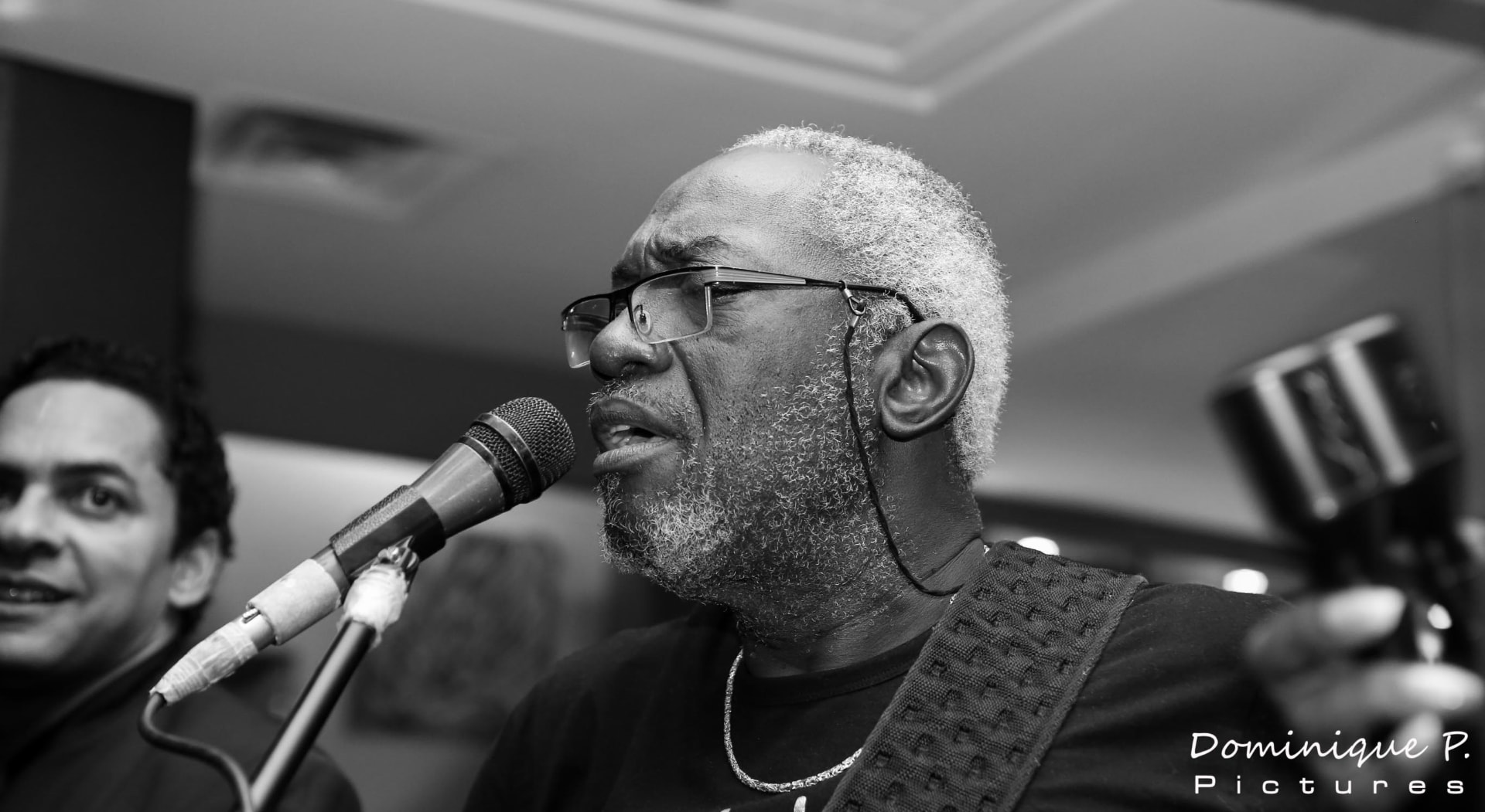 Le chanteur — Photographie noir et blanc, scène — 2014
